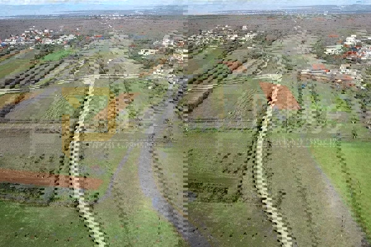 Palace Agency - Gornje Raštane: Construction land 827 m2 - Gornje Raštane -  €68,000